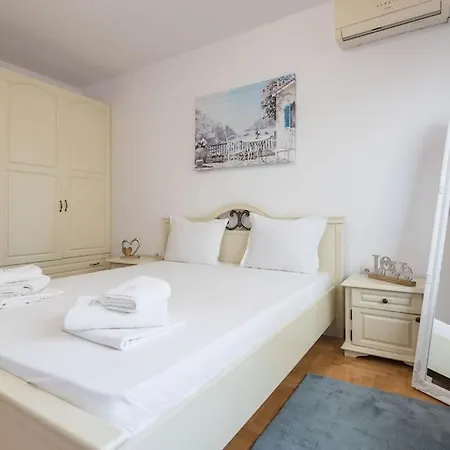 2br * Varna
