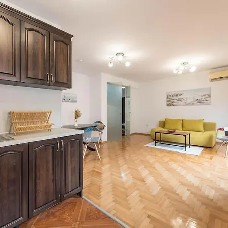 2br * Varna